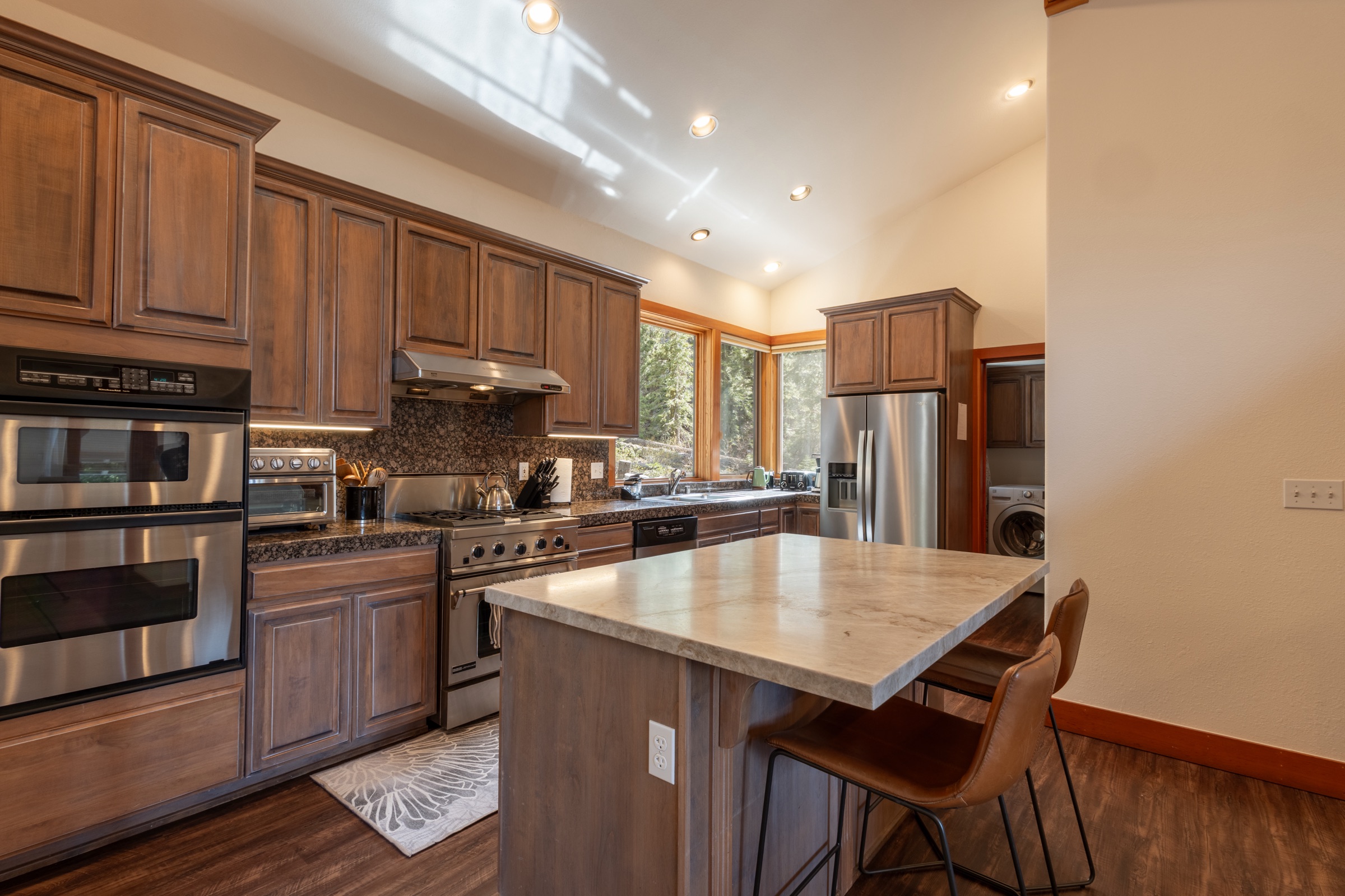 Full kitchen